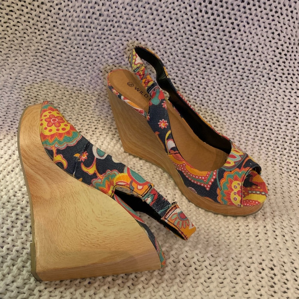 Wild Diva platform wedge faux wood sling backs. Size 6 1/2. Fun colorful pattern